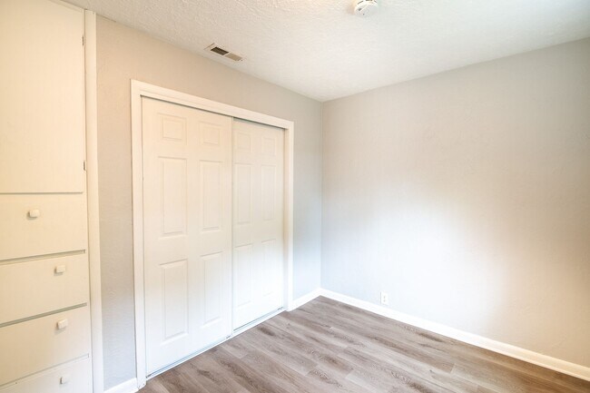 Building Photo - VPM2949D-3