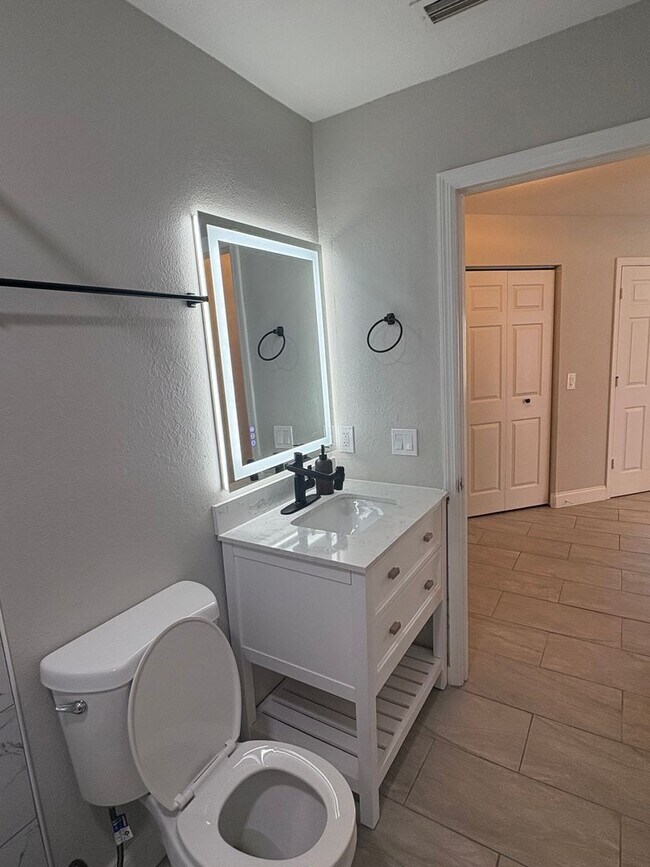 Building Photo - 3/2/2 with Solar!