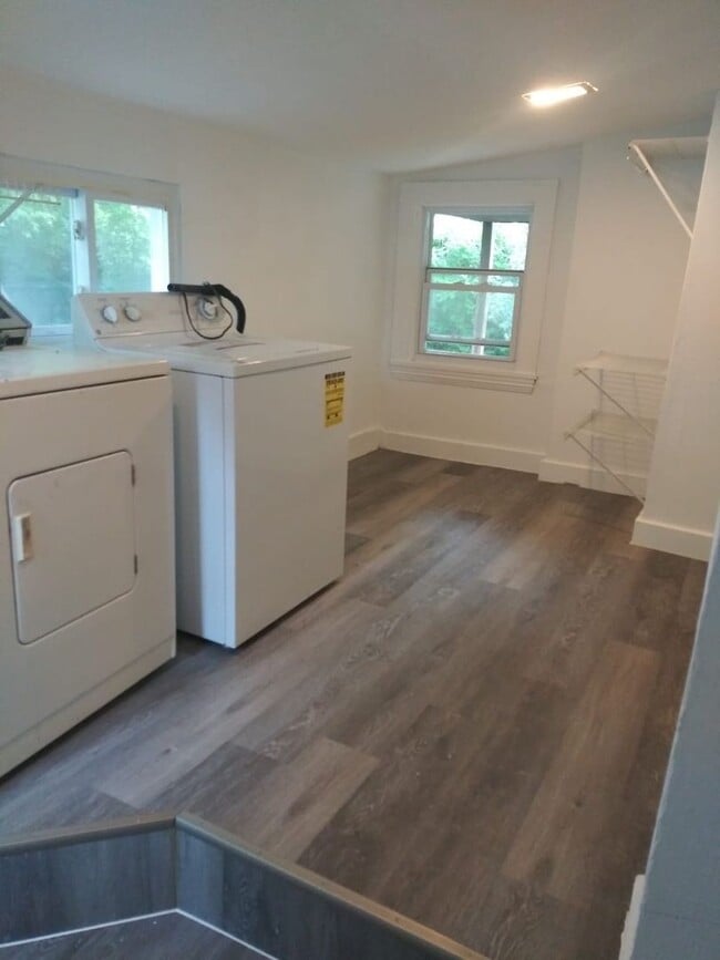 Building Photo - Adorable 3/1 house