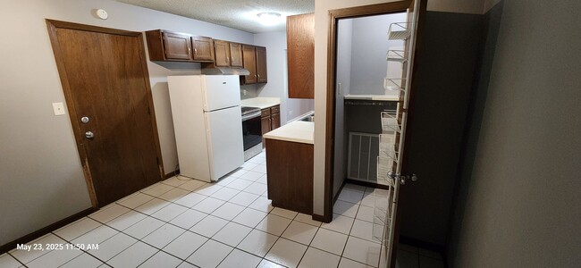 Building Photo - You'll love this 2BR + bsmt bonus rooms ra...