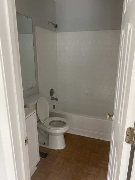 Building Photo - 3736 Jamestown Ct