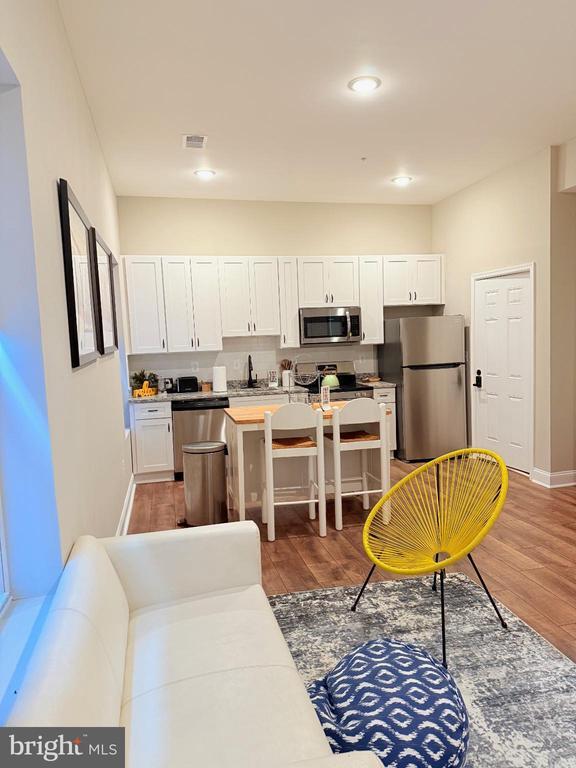 Building Photo - 3429 Chestnut Ave