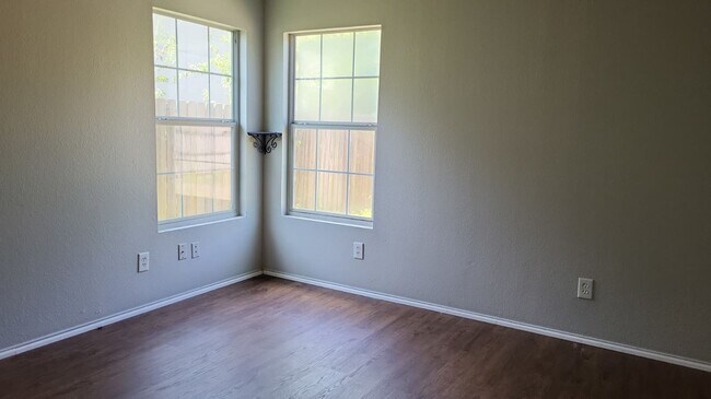 Building Photo - Ready for Move-In