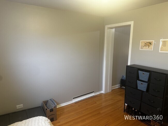 Building Photo - 2821 W Summerdale Ave