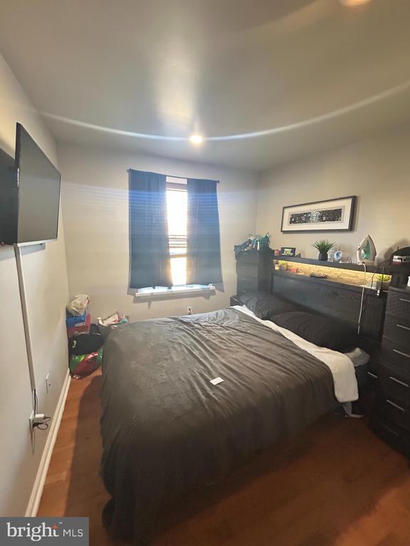 Building Photo - 1710 W Girard Ave