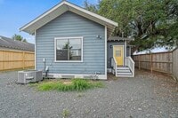 Building Photo - 4734 Bell St