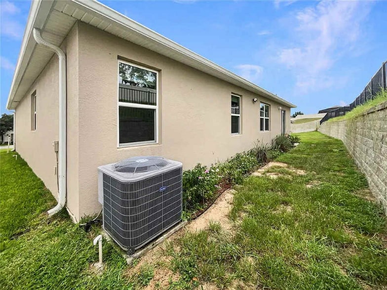 Building Photo - 10017 Weathers Loop