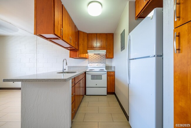 Building Photo - AVAILABLE NOW! UPGRADED 1BR/1BA/1PKG UNIT ...