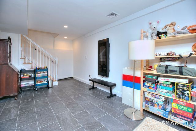 Building Photo - 10 Tiffany Ln