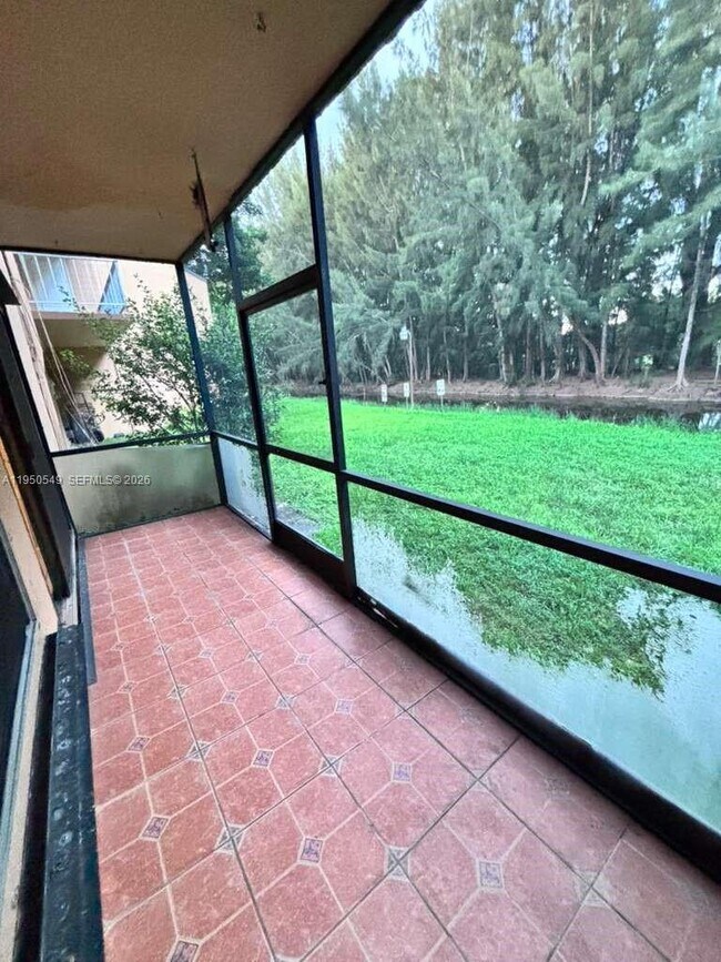 Building Photo - 430 Commodore Dr