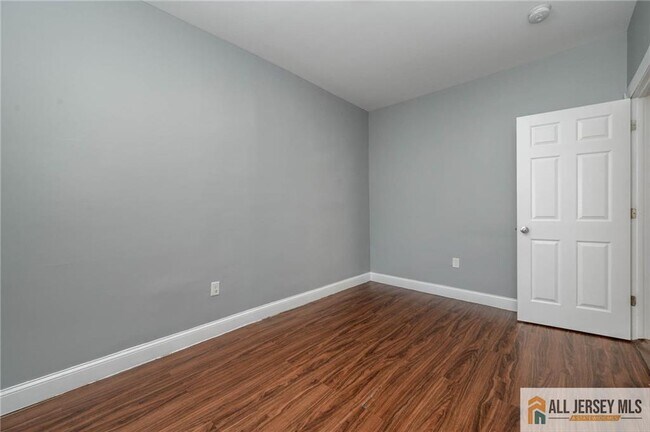 Building Photo - 307 Pershing Ave