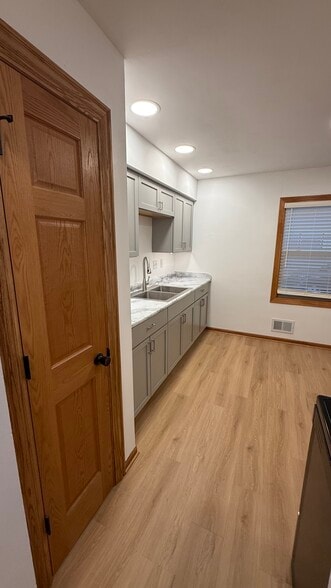 Building Photo - 2534 S 96th St
