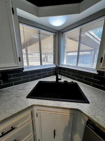 Building Photo - 4649 Oak Knoll St