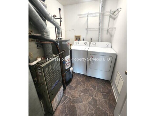 Building Photo - 5351 Regal Ct