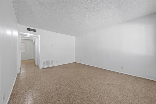 Building Photo - 521 S Maryland Pkwy