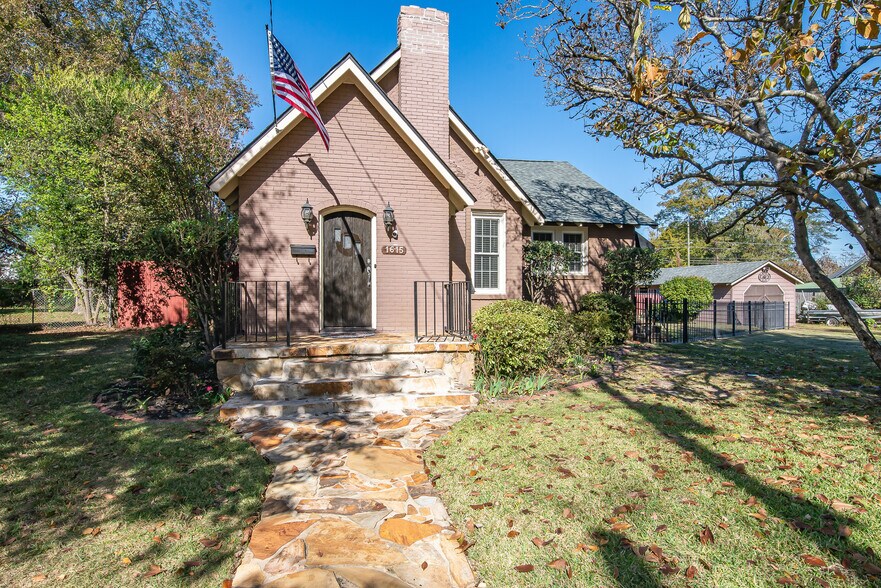 Building Photo - 1615 30th St