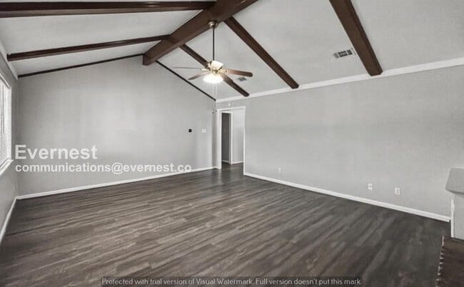 Building Photo - 4 Bed/2.5 Bath Home with Detached Garage / Pet-Friendly / Available  Now!