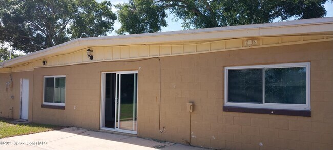 Building Photo - 855 Delano Rd