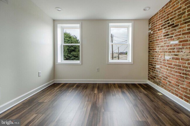 Building Photo - 333 S Conkling St