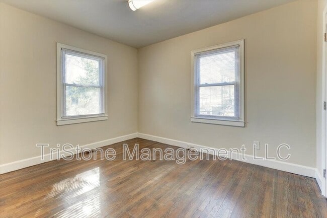 Building Photo - 1242 Fordham Rd