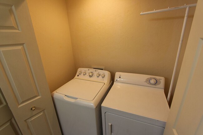 Building Photo - 1478 E Ivy Ln