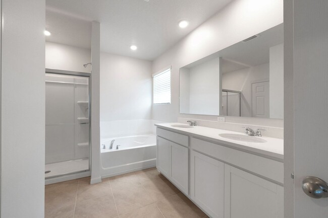 Building Photo - Spacious 4BR House in Port Saint Lucie