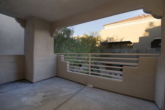 Building Photo - TOTALLY RENOVATED Summerlin Condo - Lake M...