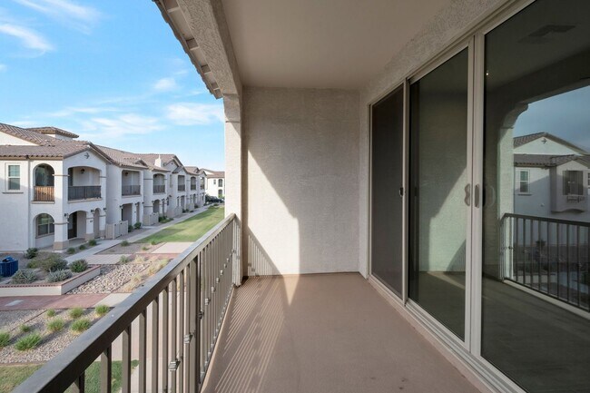 Building Photo - Like Brand New Luxurious Modern 3 Bedroom ...