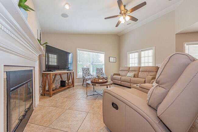 Building Photo - 2225 Silver Sands Ct