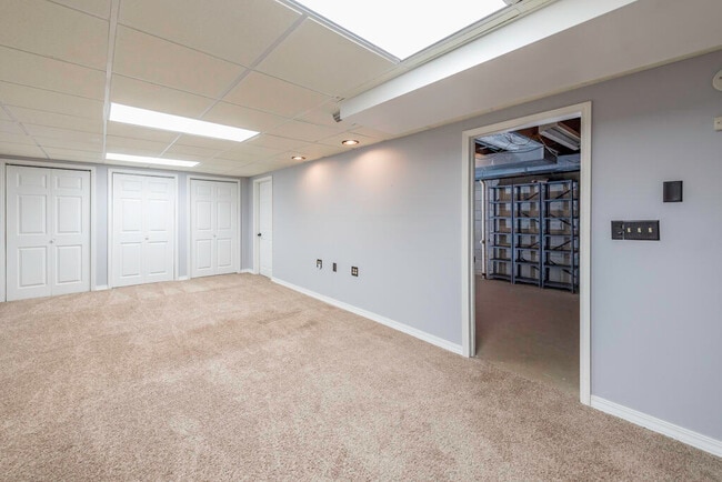 Building Photo - 8929 42 Ct