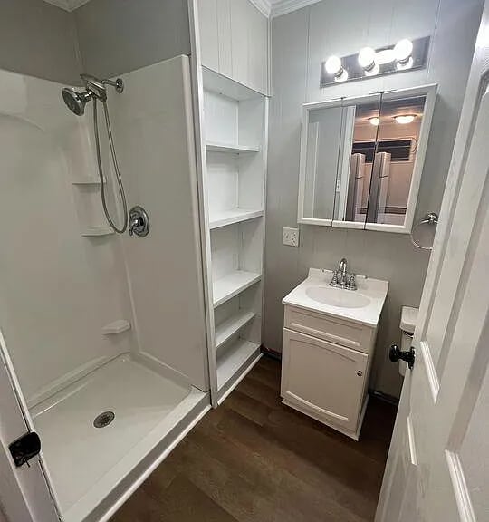 Building Photo - 304 E Lehr Ave