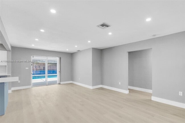 Primary Photo - 3801 N 66th Ave