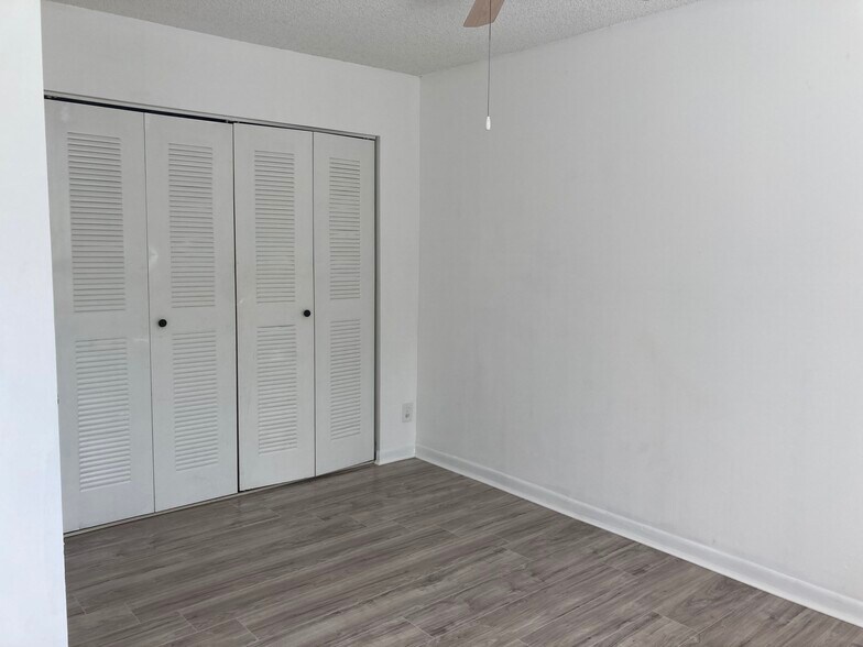 Building Photo - 9777 Westview Dr