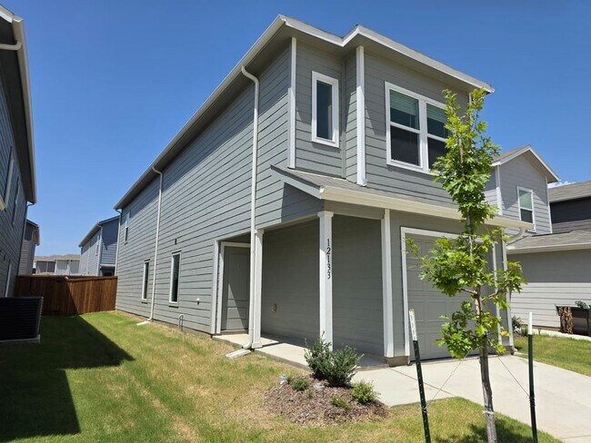 Building Photo - New Lennar Home – 4BR, 3BA | Energy-Effici...