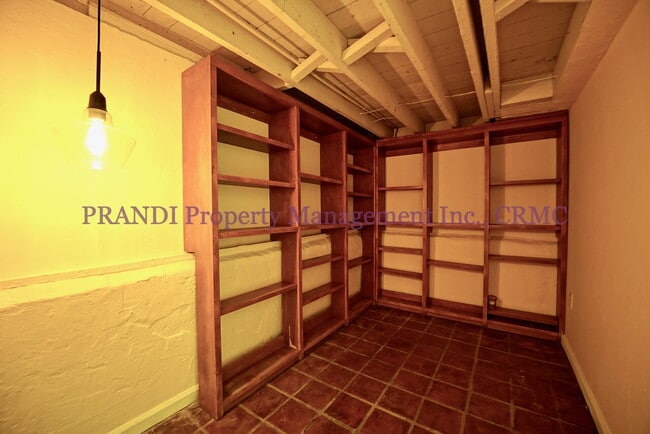 Building Photo - Tudor Gem in Prime Location by Memorial Park