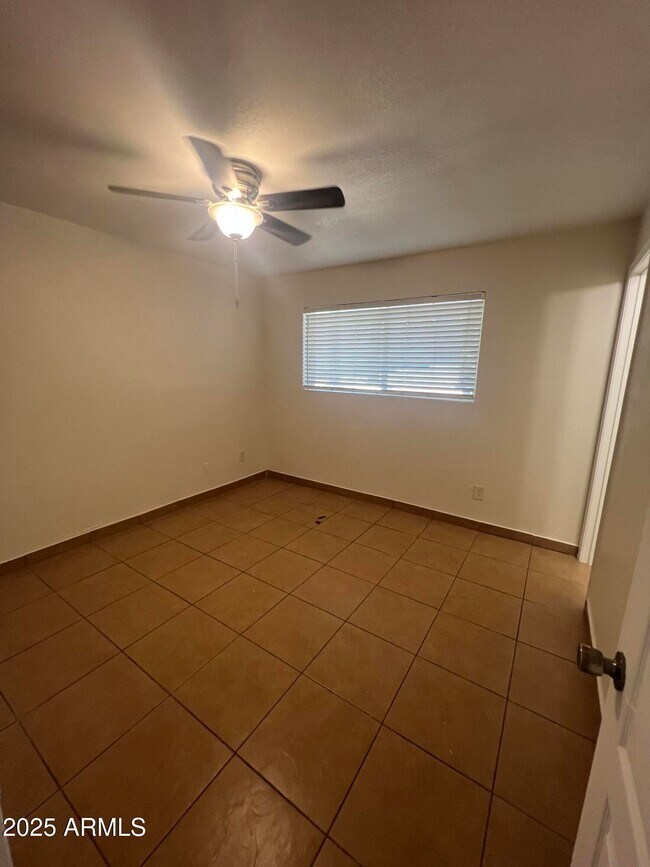 Building Photo - 4525 E Alta Vista Rd