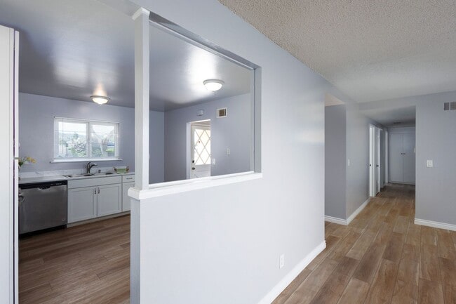 Building Photo - M12150