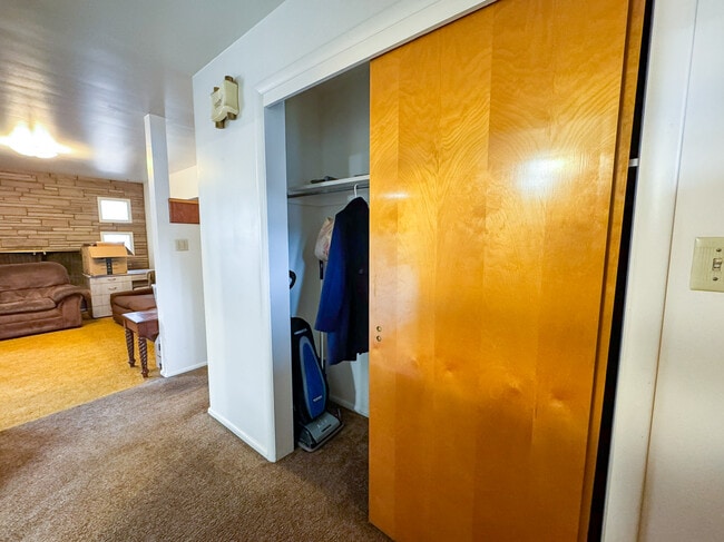 Building Photo - 845 E 820 N