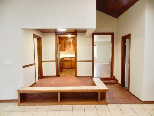 Building Photo - 4248 S Cincinnati Ave