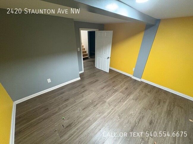 Building Photo - 4 Bed 2 Bath House off Orange Ave! (EXCUSE...