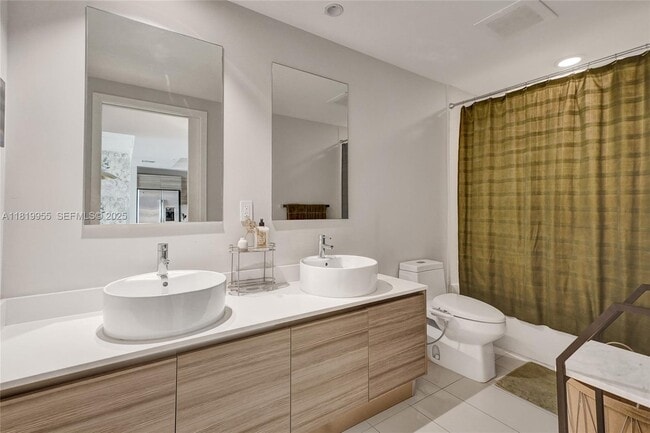 Building Photo - 121 NE 34th St