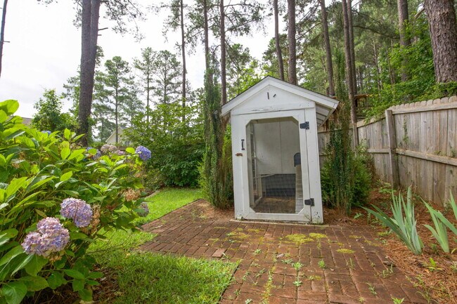 Building Photo - "Large 3-Bedroom plus BONUS Retreat with S...