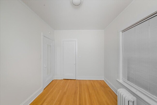 Building Photo - 735.5 Hinman Ave