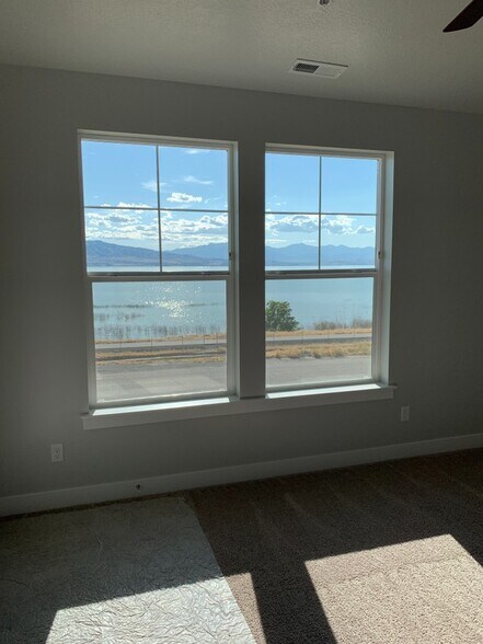 Building Photo - 589 N 360 W