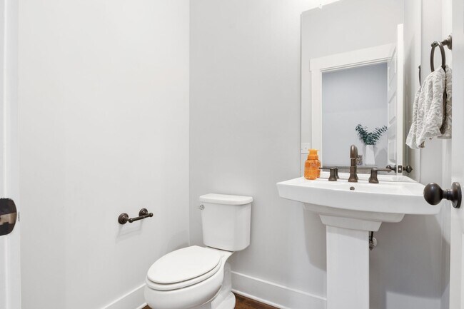 Building Photo - 3 Bedroom Inglewood Home