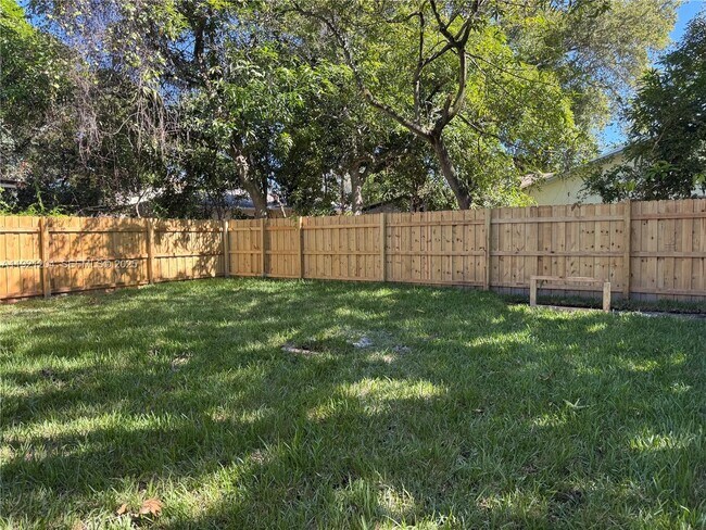 Building Photo - 522 NW 13th Ave