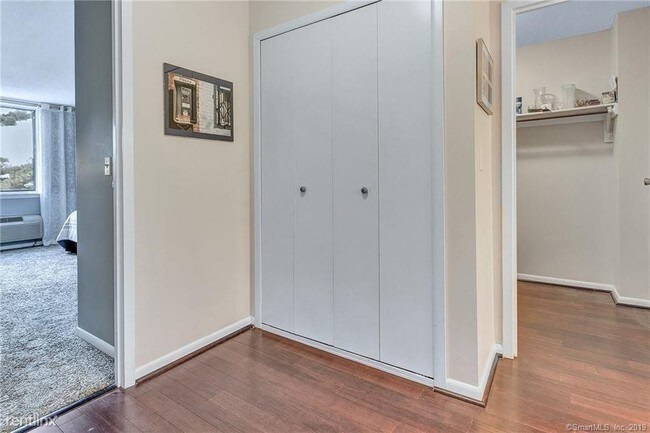 Building Photo - 1 br, 1 bath - 1460 Elm St