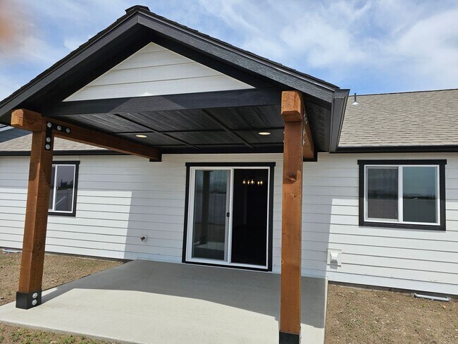 Building Photo - Brand New Beautiful 4 bedroom Home in Rathdrum!