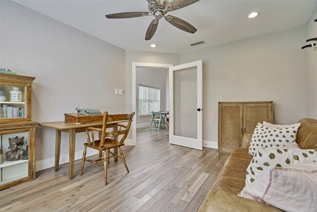 Building Photo - 38 E Gaslight Pl