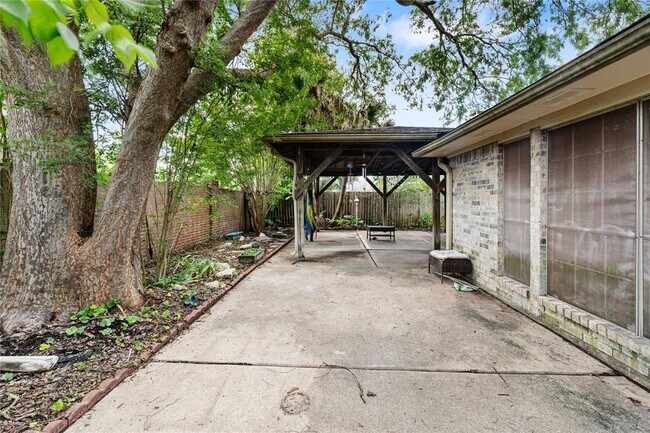 Building Photo - 2434 Blue Rose Dr